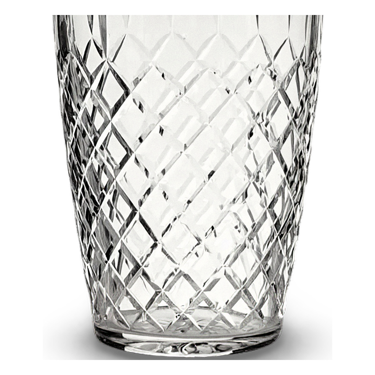 Diamond-cut Medallion II lattice on the lower body of the vase (close-up detail, transparent)