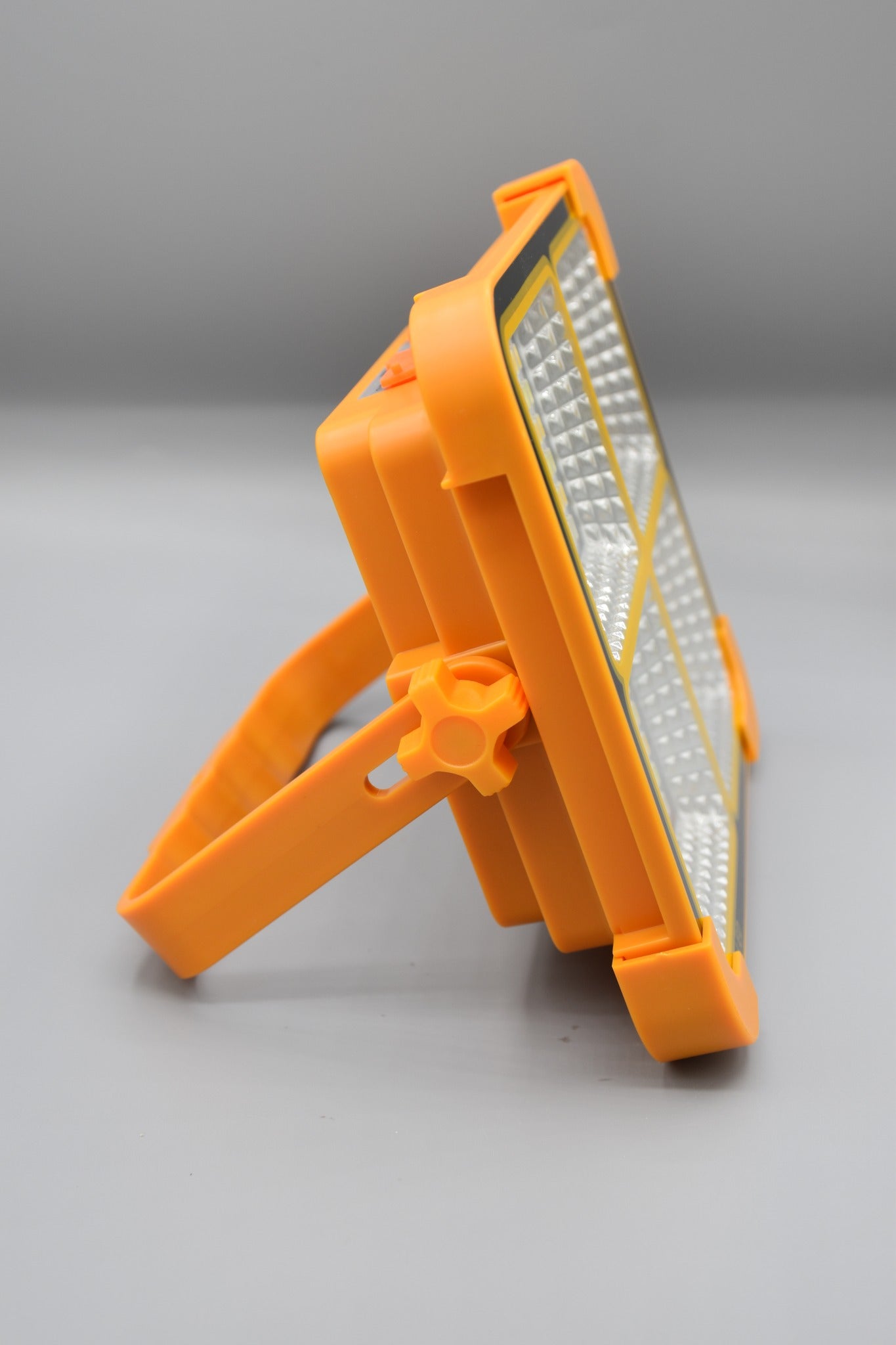 High-Capacity LED Lantern with Multiple Functions