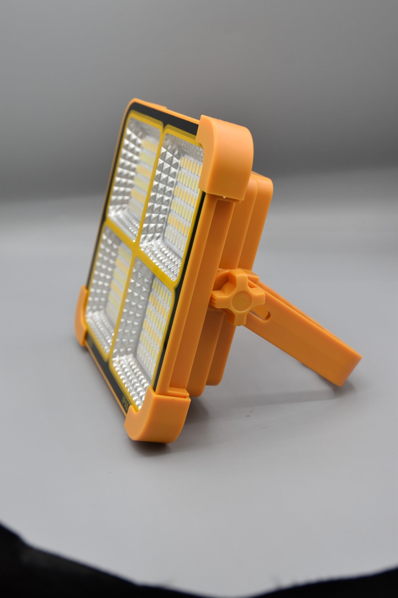 High-Capacity LED Lantern with Multiple Functions