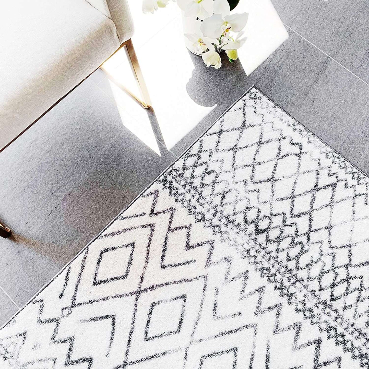 Modern Abstract Diamond Runner Rug with Non - Slip Backing