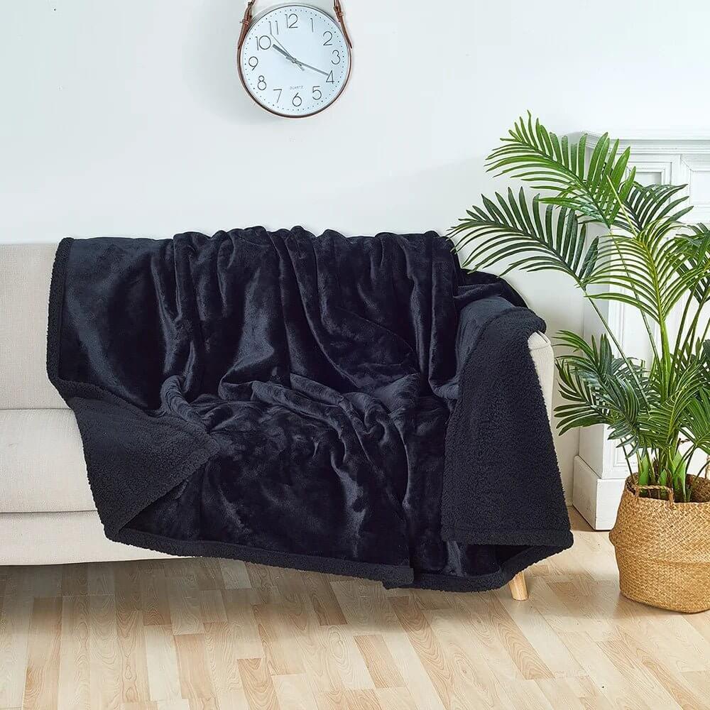 Luxurious Shaggy Throw Blanket (Waterproof)