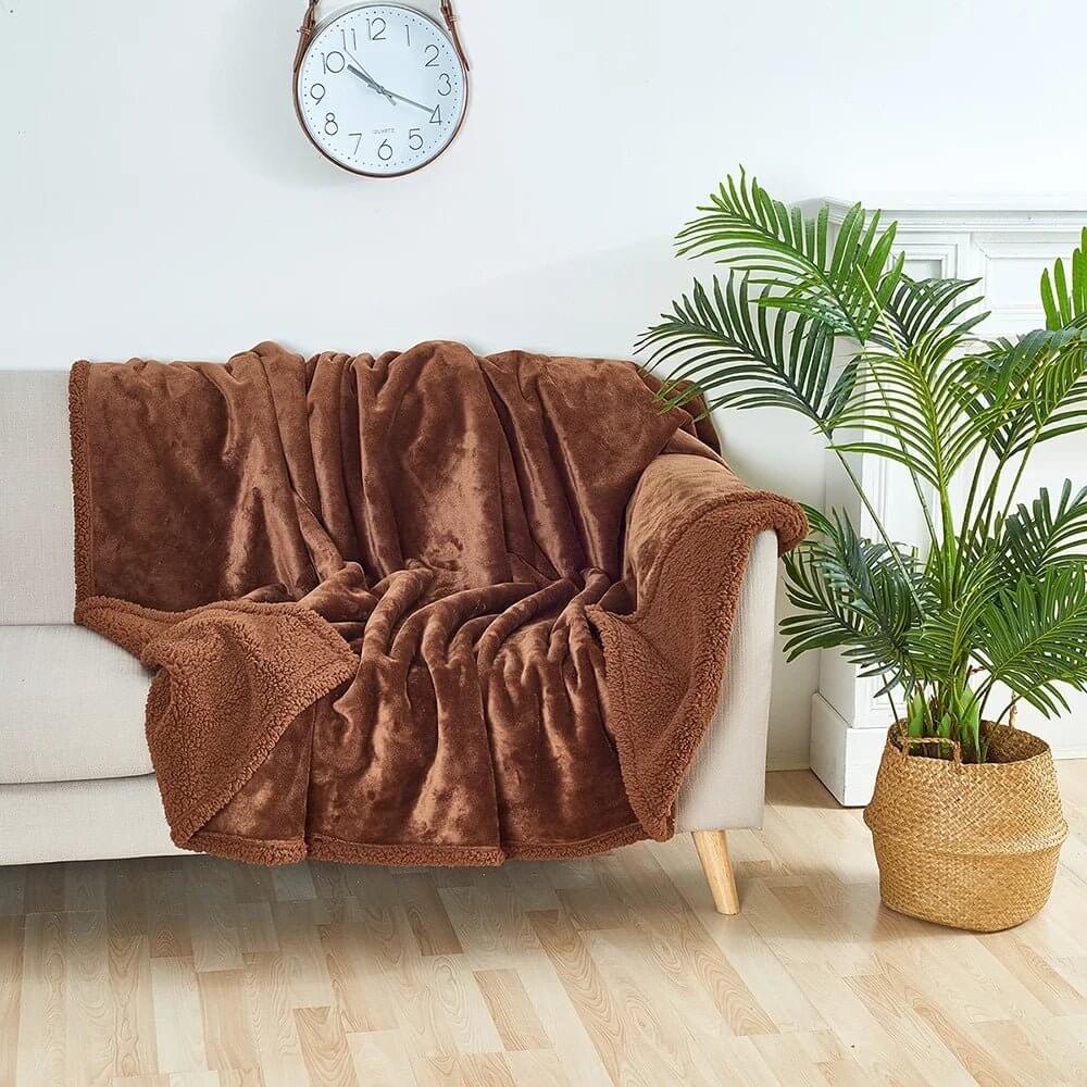 Luxurious Shaggy Throw Blanket (Waterproof)