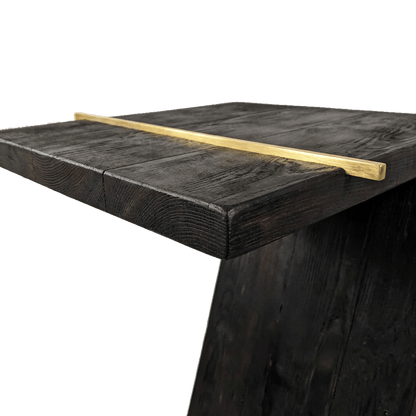 close-up of the front-right corner, end grain and plank seam (plain studio)