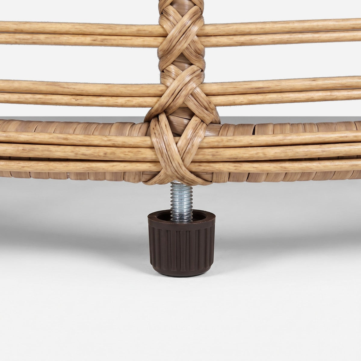 Close-up of a woven joint and threaded foot